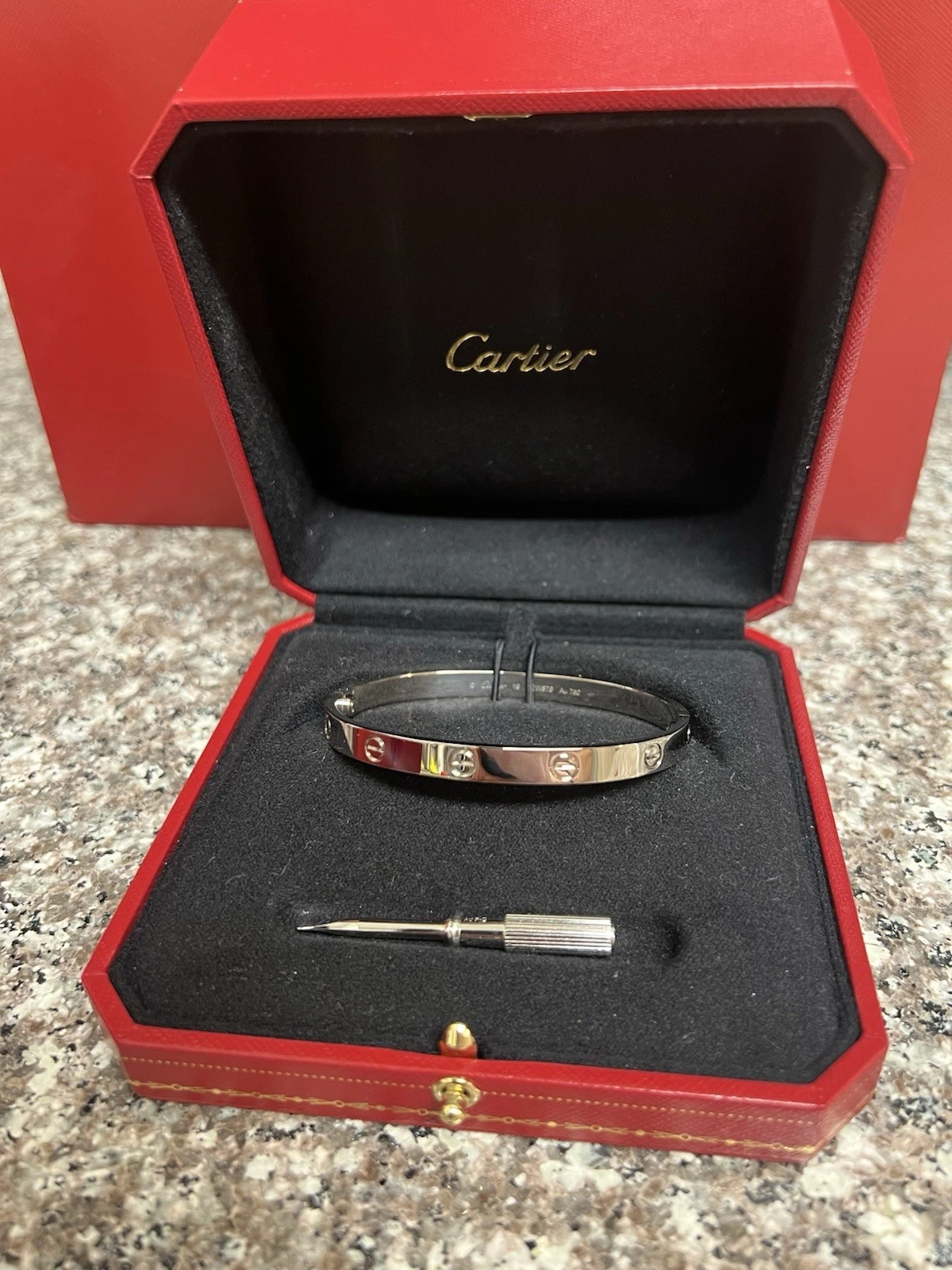 Bracelet Cartier LOVE en Or Blanc 18 Carats – Taille 19